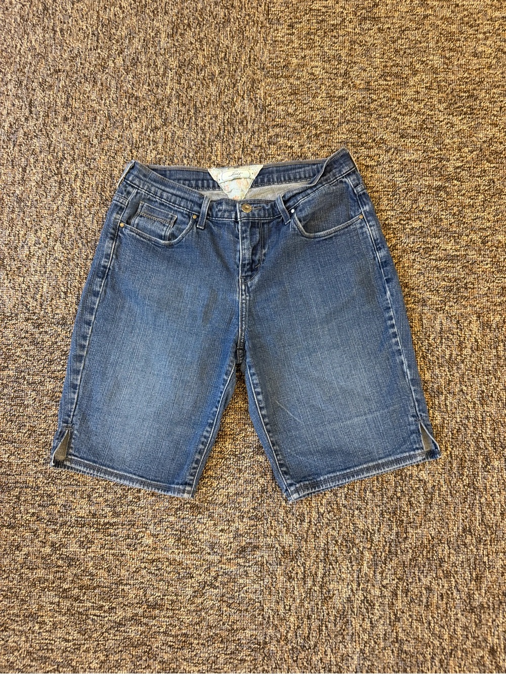 Vintage Levi's Women's Dark Blue Denim Size 8 Bermuda Shorts - Picture 2 of 9